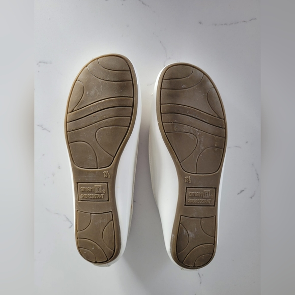 Girls White Flats US 13 1/2 - Picture 7 of 9